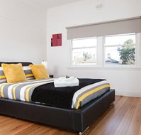 Phyl  May's Luxury Accommodation - Mackay Tourism