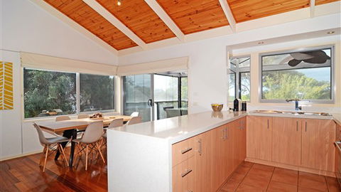 Barrakee Beach House - Anglesea - Mackay Tourism 1