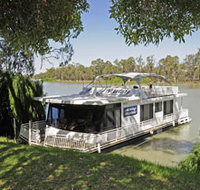 Boats and Bedzzz - The Murray Dream self-contained moored Houseboat - Mackay Tourism