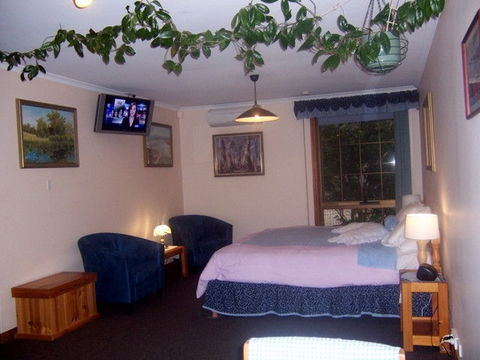 Adelaide Hills Bed & Breakfast Accommodation - Mackay Tourism 2