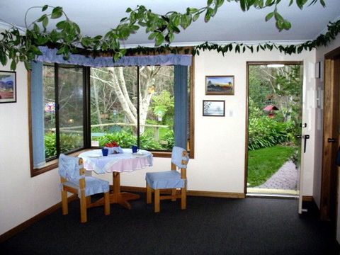 Adelaide Hills Bed & Breakfast Accommodation - Mackay Tourism 0