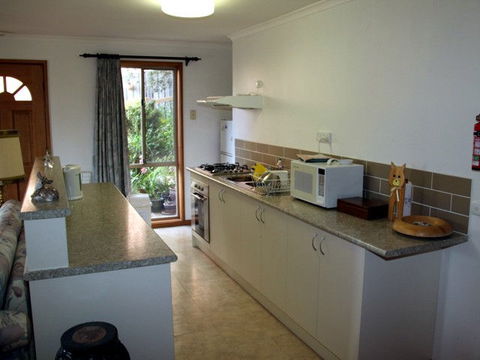 Adrienne's Place On The Hill - Mackay Tourism 0