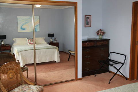 Adrienne's Place On The Hill - Mackay Tourism 1