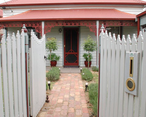 Airleigh Rose Cottage - Mackay Tourism 0