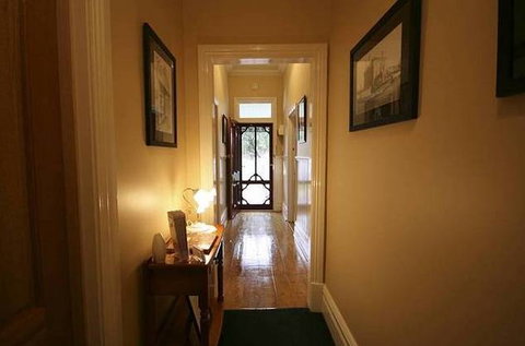 Airleigh Rose Cottage - Mackay Tourism 1