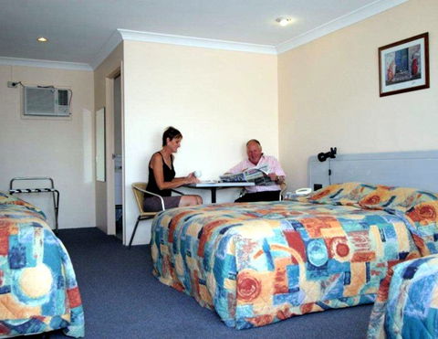 Alexander Motel & Peppercorn Restaurant - Mackay Tourism 0
