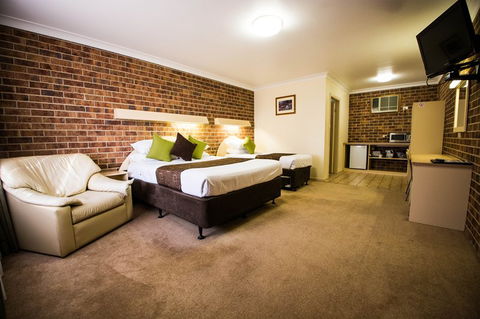 A-Line Motel - Mackay Tourism 0