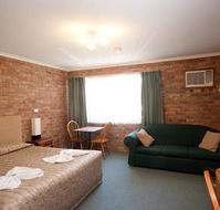Allan Cunningham Motel and Old Wagon Restaurant - Mackay Tourism