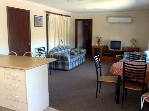 Back O' Bourke Accommodation - Mackay Tourism 2