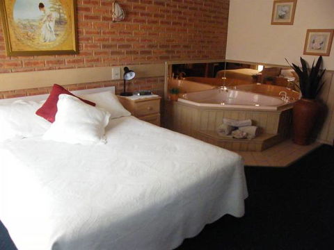 BEST WESTERN Colonial Motor Inn Bairnsdale - Mackay Tourism 2