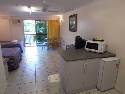 Cairns Holiday Lodge - Mackay Tourism 1