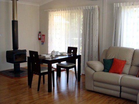 Camelot Boutique Accommodation - Mackay Tourism 1