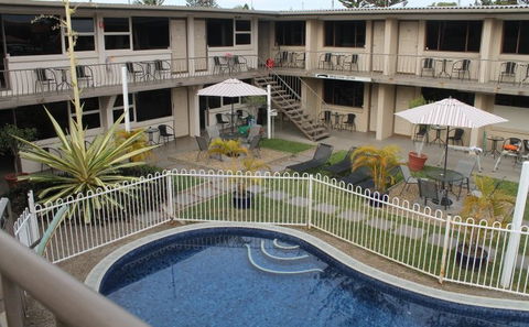 A'Montego Mermaid Beach Motel - Mackay Tourism 0