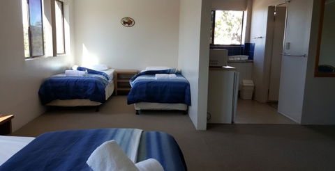 A'Montego Mermaid Beach Motel - Mackay Tourism 1