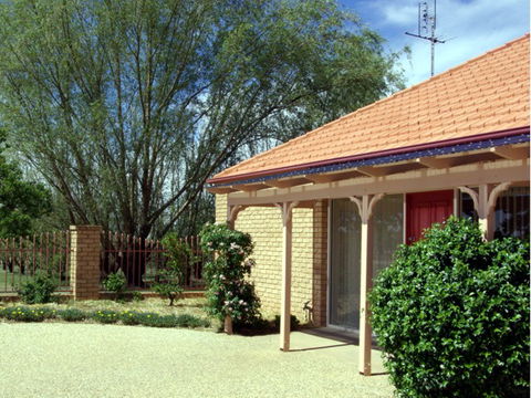 Fairways Bed & Breakfast At Jerilderie - Mackay Tourism 4