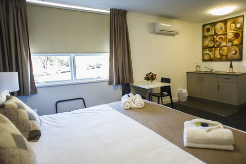 Hotel Gracelands - Mackay Tourism 1