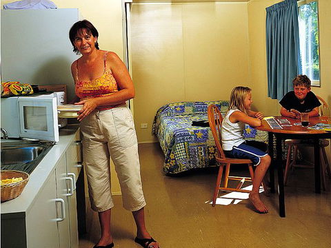 Kakadu Lodge & Caravan Park - Mackay Tourism 3