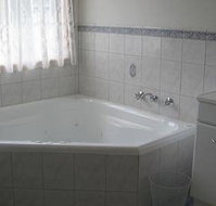Macburn Self Contained Cottages Dog Friendly - Mackay Tourism