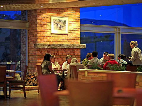 Macedon Ranges Hotel & Spa - Mackay Tourism 1