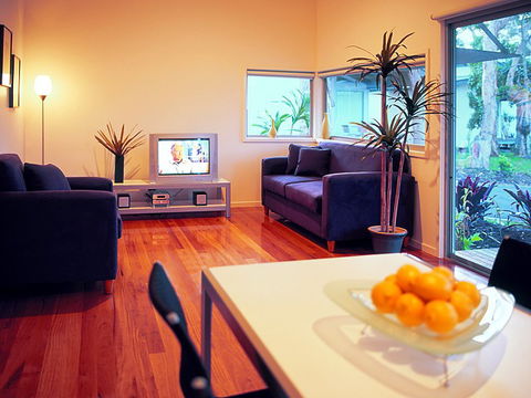 Mobys Beachside Retreat - Mackay Tourism 1