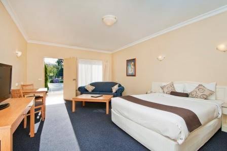 Nagambie Waterfront Motel - Mackay Tourism 0