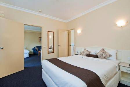 Nagambie Waterfront Motel - Mackay Tourism 4