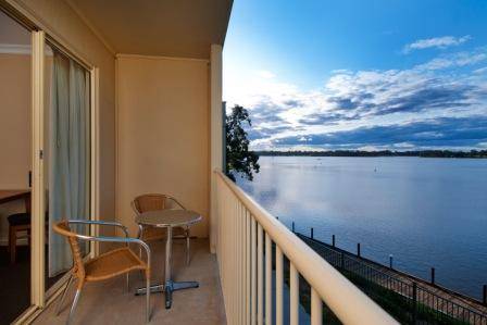 Nagambie Waterfront Motel - Mackay Tourism 6