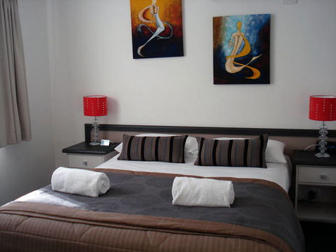 Oakey Motor Inn - Mackay Tourism 0
