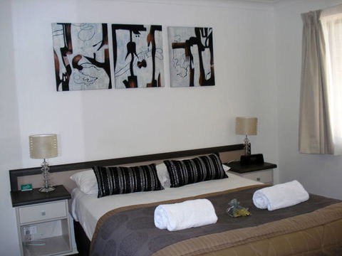 Oakey Motor Inn - Mackay Tourism 3