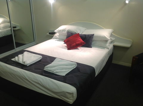Parkside Motel & Licensed Restaurant - Mackay Tourism 0