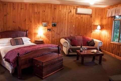 Balingup Heights Hilltop Forest Cottages - Mackay Tourism 8