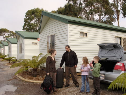 Discovery Holiday Parks  Strahan Cosy Cabins - Mackay Tourism 2