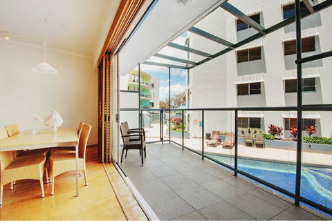 Rolling Surf Resort - Mackay Tourism 0