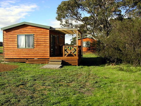 Seal Bay Cottages (Kaiwarra) - Mackay Tourism 0