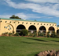 Tarcutta Halfway Motor Inn/Horse Hotel - Mackay Tourism