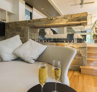 The Feathered Nest - Luxury Wildlife Retreat - Mackay Tourism
