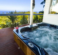 The White House Ocean View Spa Villa - Mackay Tourism