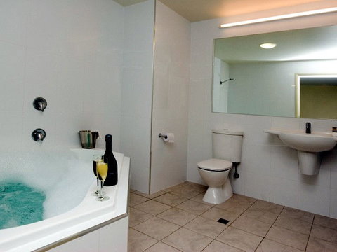 Travelodge Hotel Hobart Airport - Mackay Tourism 4