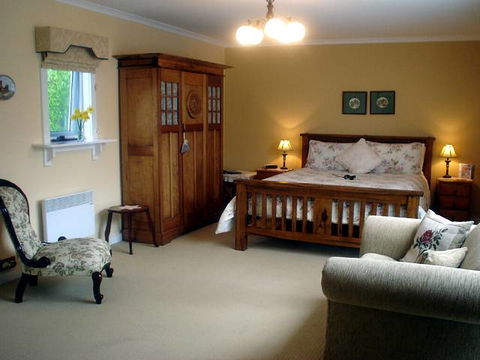 Walton House B&B - Mackay Tourism 0