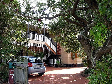 Warrawee Bed & Breakfast - Mackay Tourism 0