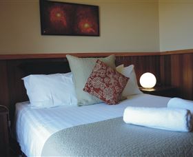 Karma Chalets And Karisma Spa - Mackay Tourism 1