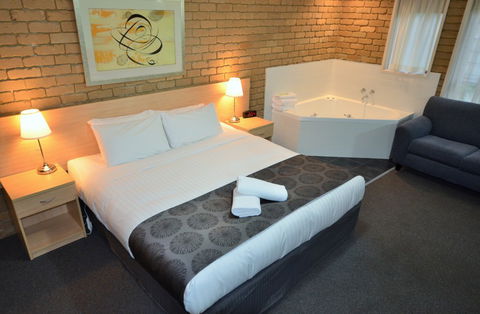 Tropicana Motor Inn - Mackay Tourism 3