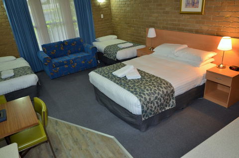 Tropicana Motor Inn - Mackay Tourism 4