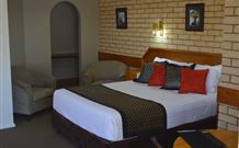 Hilltops Retreat Motor Inn - Young - Mackay Tourism 1
