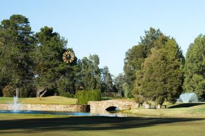 Howlong Country Golf Club Motel - Mackay Tourism 4