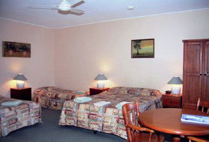 Nowra Motor Inn - Mackay Tourism 0