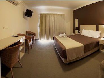Warners At The Bay - Mackay Tourism 1