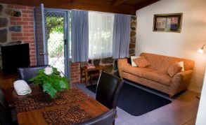 Mystic Valley Cottages - Mackay Tourism 1