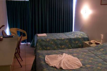 Cambridge Hotel Motel - Mackay Tourism 1