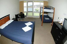 Lake Jindabyne Hotel Motel - Mackay Tourism 0